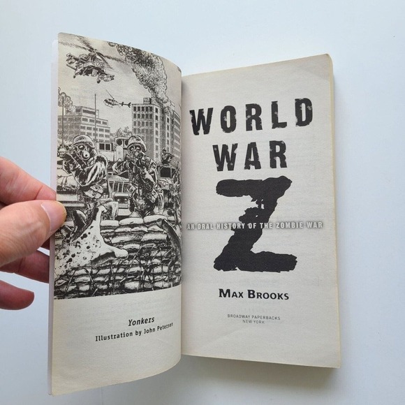 5/$12 Book Movie Tie In World War Z Oral History Zombie War Brooks Apocalypse - Picture 4 of 9